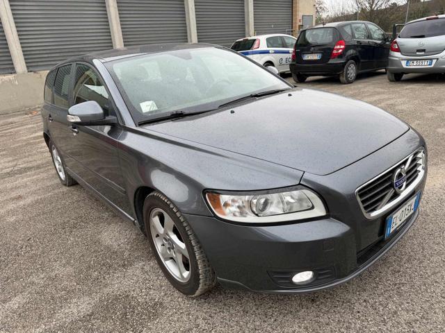 VOLVO V50 D2 R-design senza nessun lavoro da fare