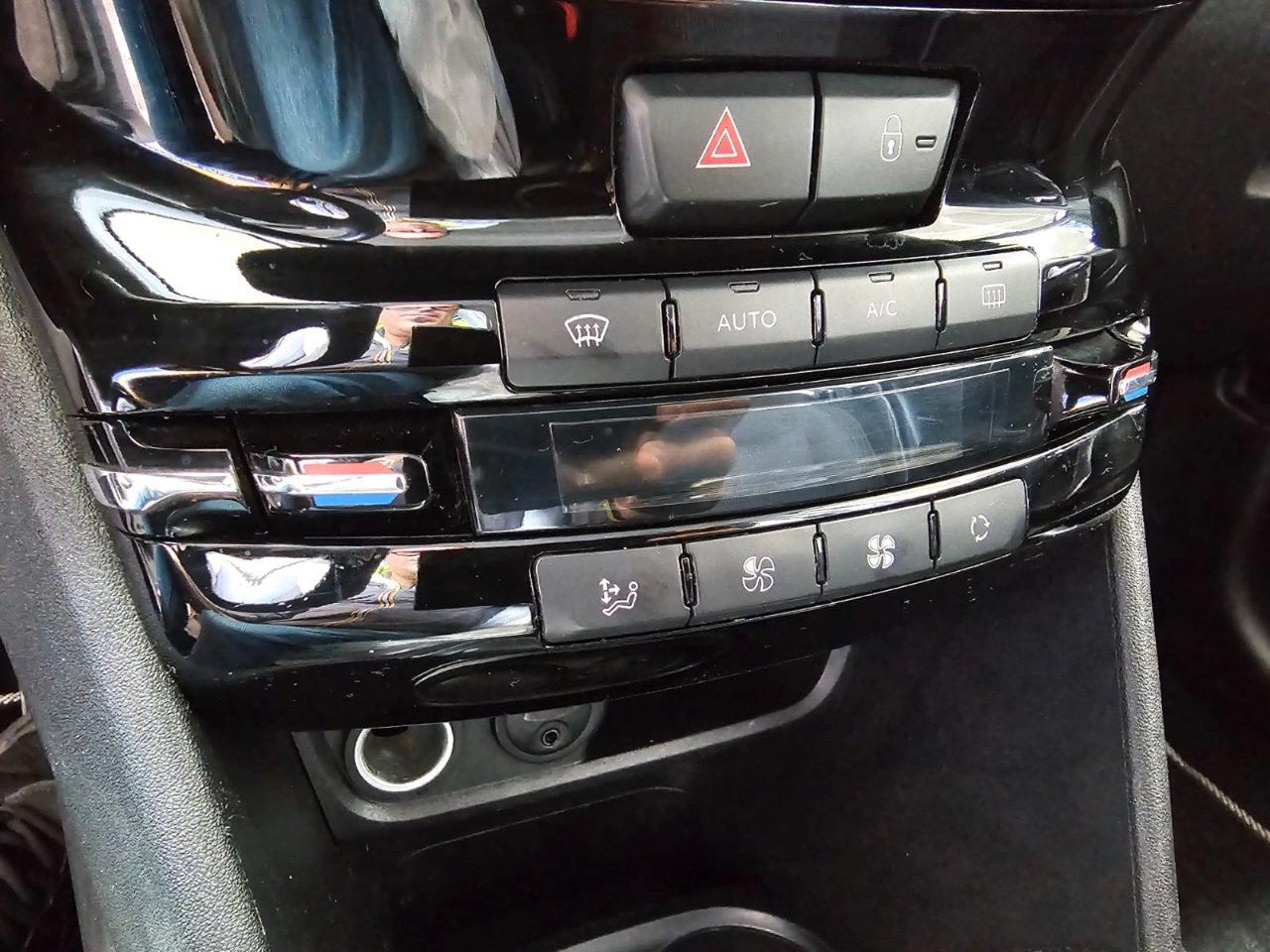 Peugeot 208 5 Porte 208 5p 1.6 bluehdi Active 75cv