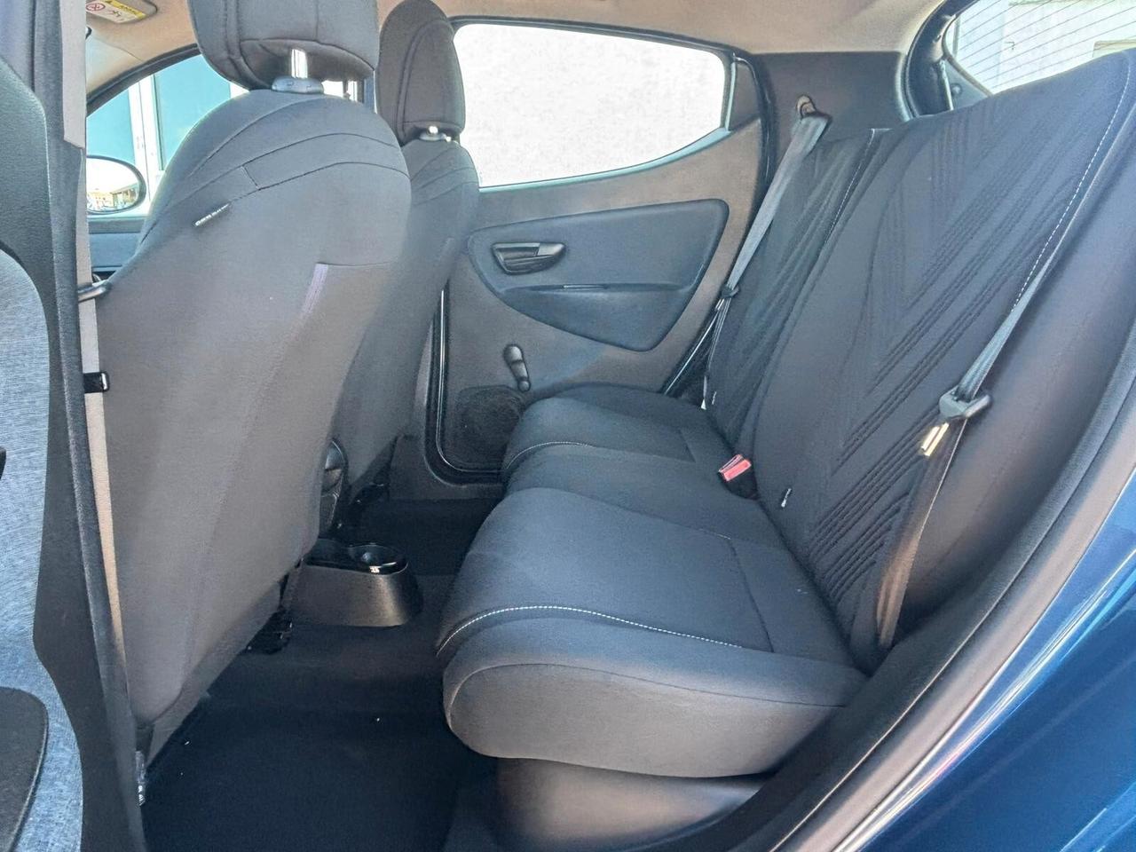 Lancia Ypsilon 1.0 FireFly 5 porte S&S Hybrid Gold