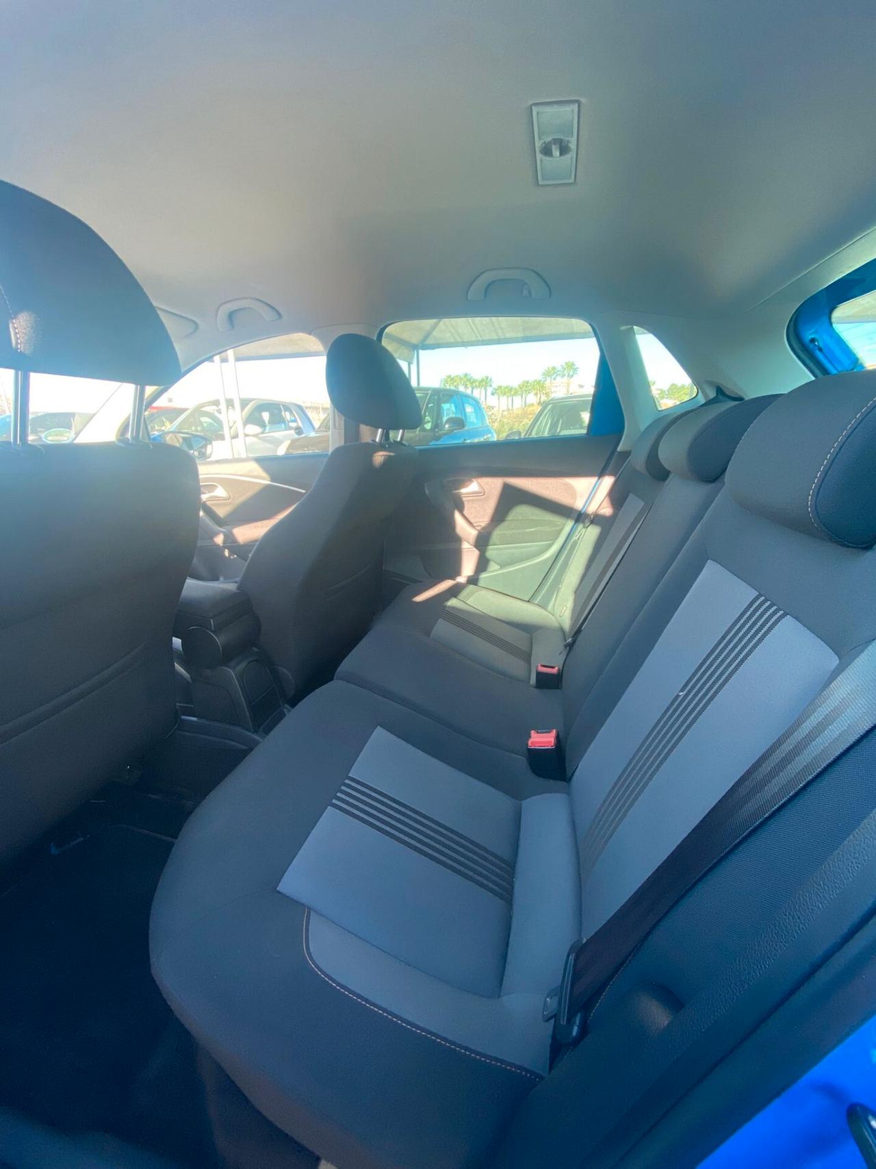 Volkswagen Polo 1.0 5A SERIE MPI 5P Bussines