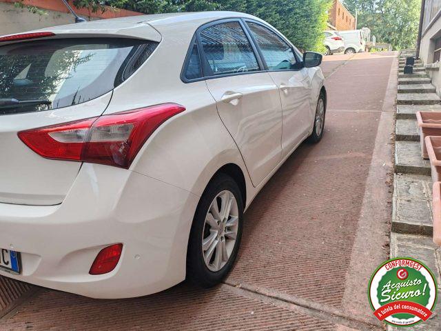 HYUNDAI i30 i30 5p 1.6 crdi Comfort 110cv auto