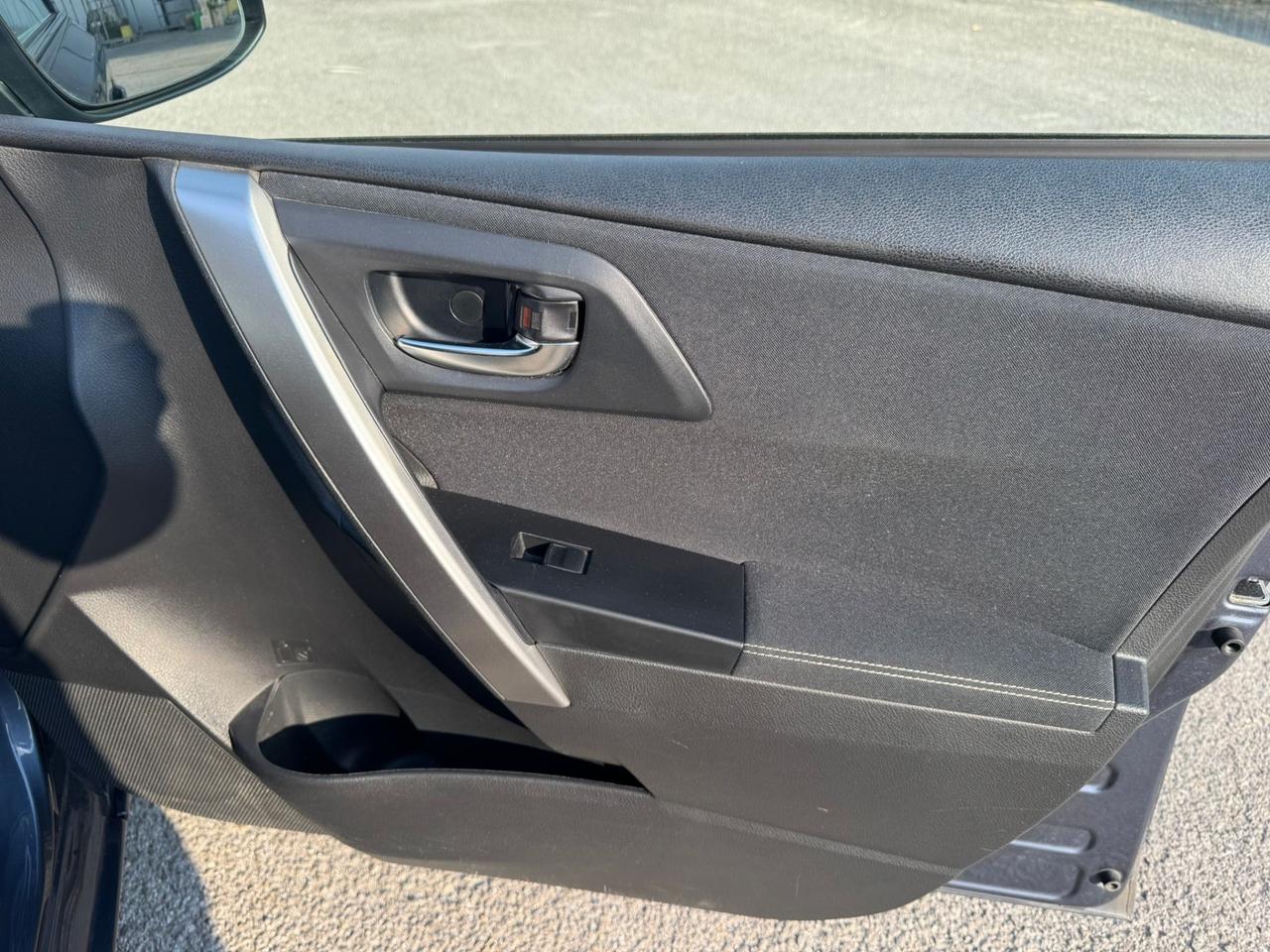 Toyota Auris 1.8 Hybrid. Cambio automatico
