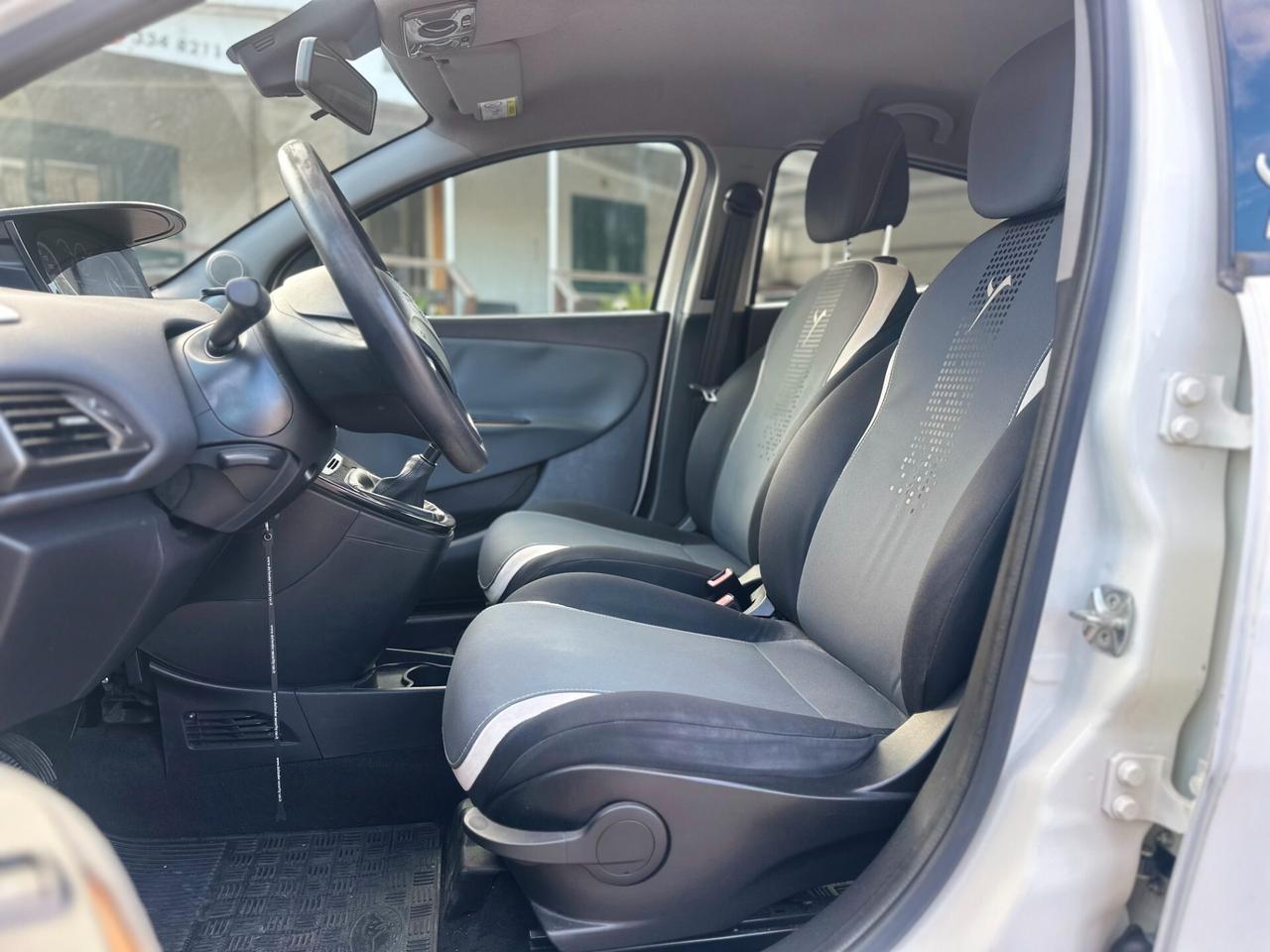Lancia Ypsilon 1.3 MJT 16V 95 CV 5 porte