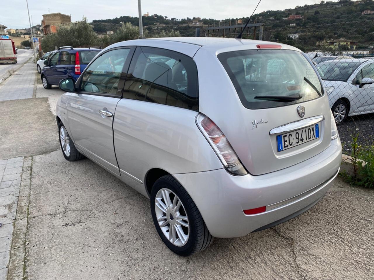 Lancia Ypsilon 1.2 69 CV Unyca