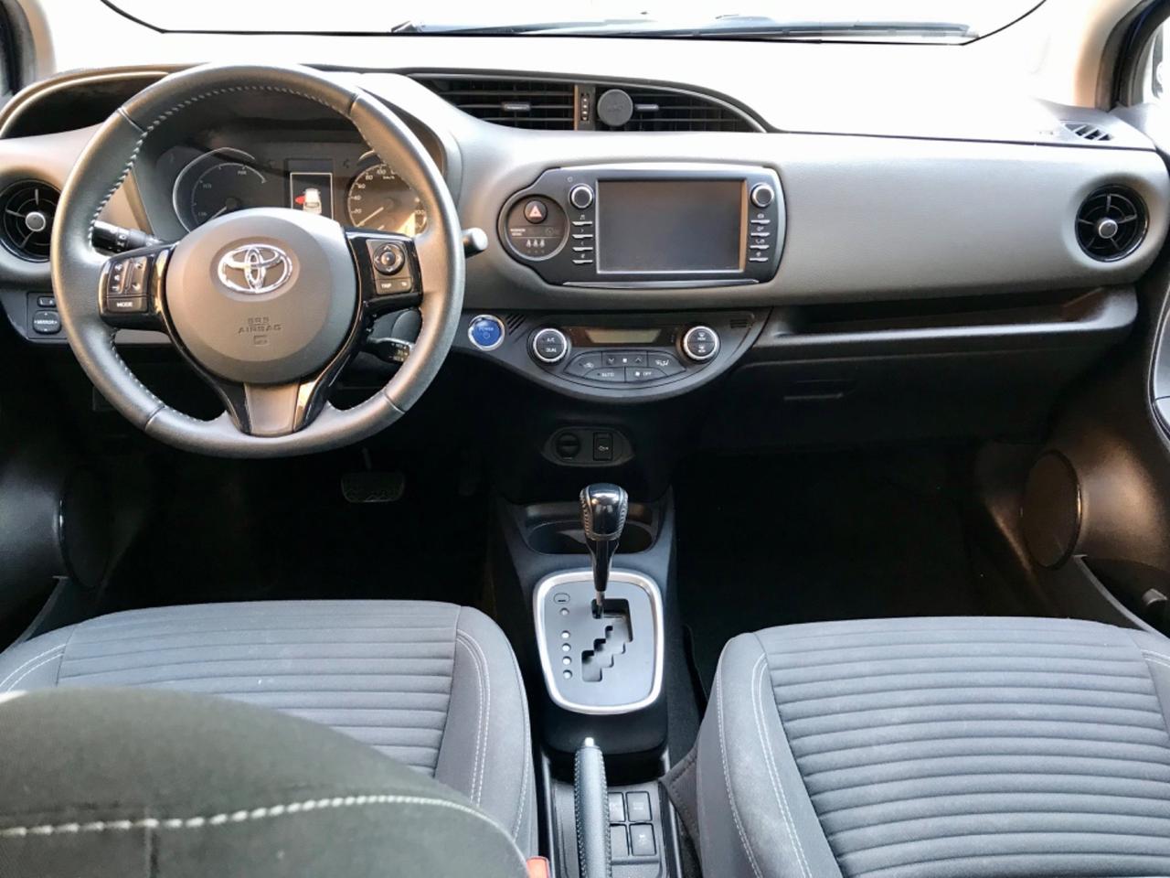 Toyota Yaris 1.5 Hybrid 5 porte Lounge Stupenda Doppio Treno Gomme