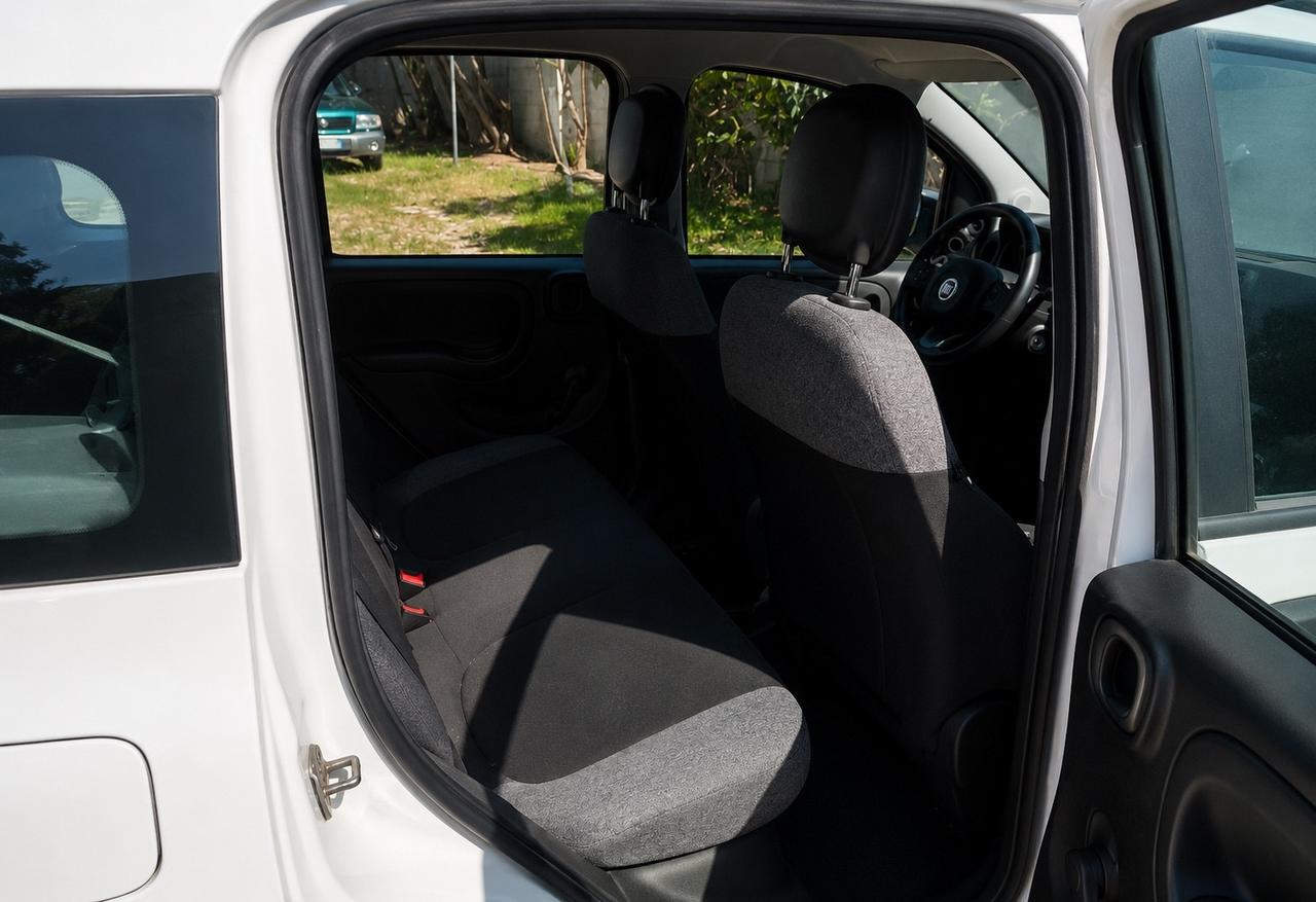 Fiat Panda 1.0 S&S Hybrid City Life da 199€ al mese