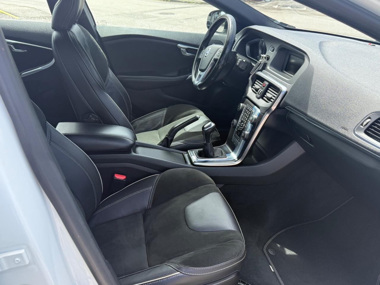 Volvo V40 D2 'eco' R-design Momentum