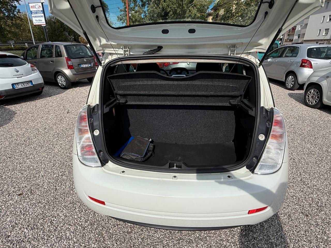 Lancia Ypsilon 1.4 Argento Ecochic GPL