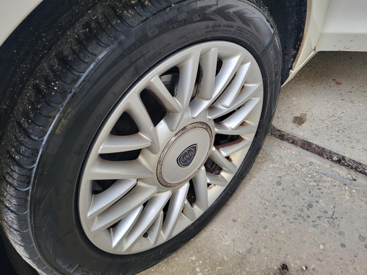 Lancia Ypsilon 1.2 69 CV 5 porte Gold