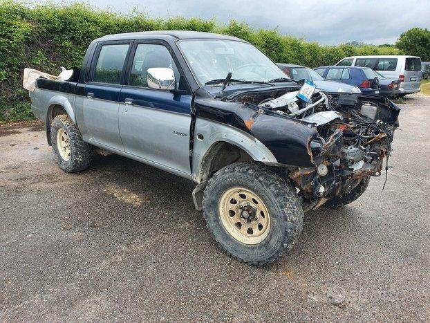 Mitsubishi L200 2.5 TDI 100CV 4WD Doppia Cabina