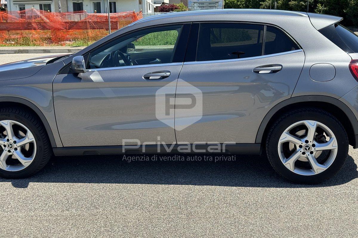 MERCEDES GLA 200 d Business