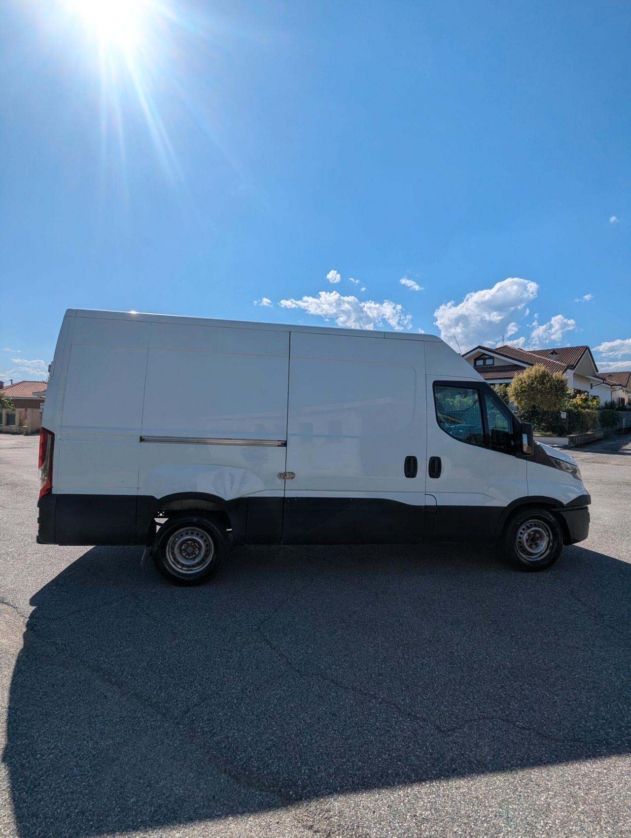 Iveco Daily 35S20 L pochi km
