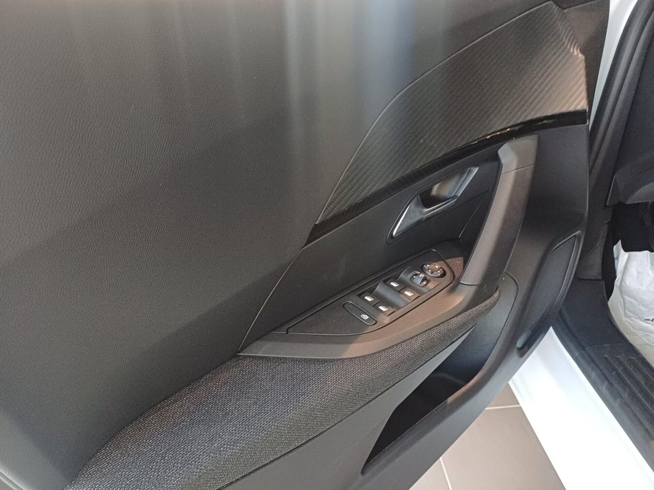 Peugeot 2008 PureTech 100 S&S Style