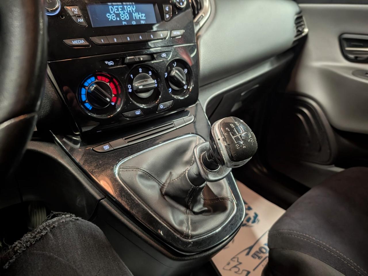 Lancia Ypsilon 0.9 TwinAir 85 CV 5 porte Metano