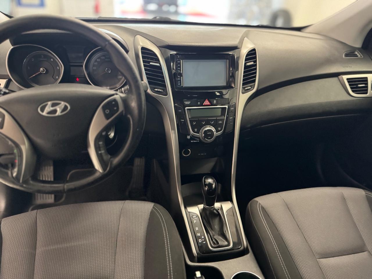 Hyundai i30 1.6 CRDi AUTOMATICA