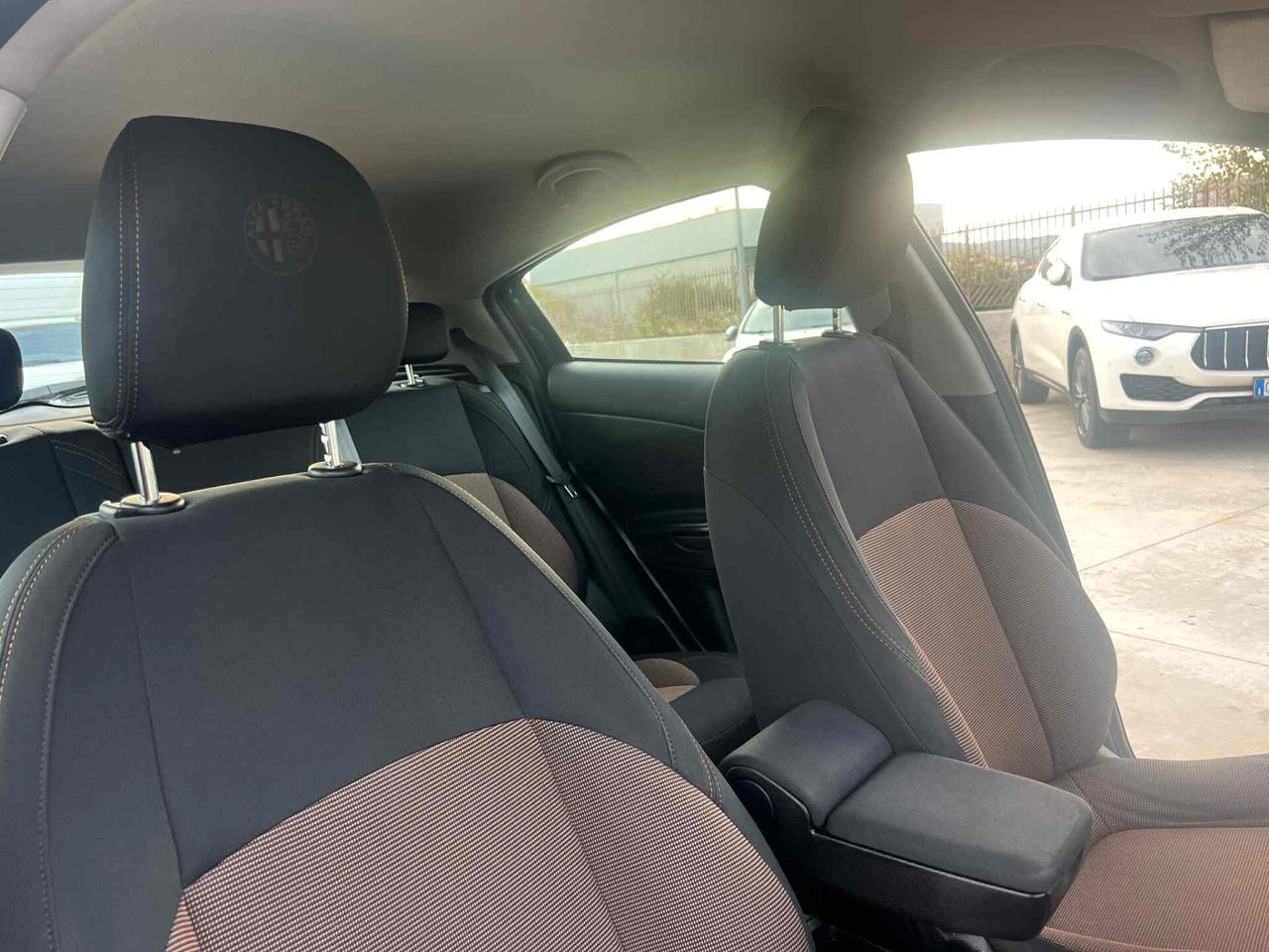 Alfa Romeo Giulietta 1.6 Mjt 105CV -DISTINCTIVE-