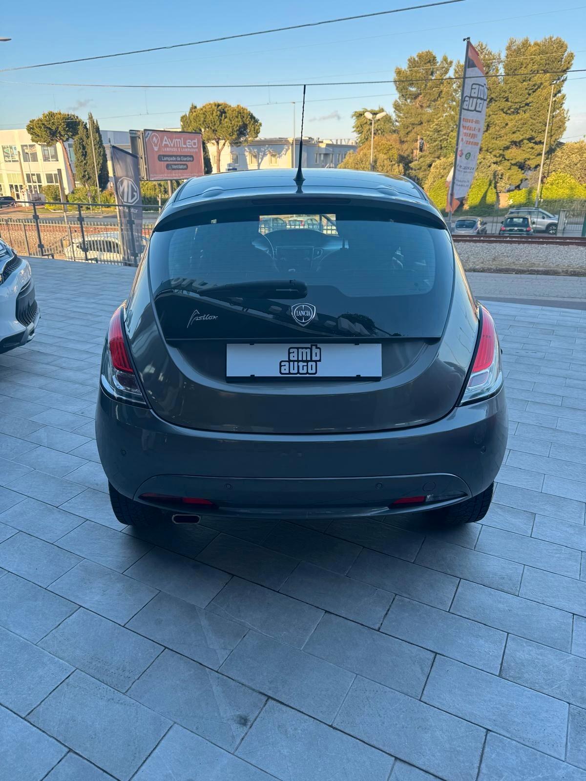 Lancia Ypsilon 1.2 69 CV 5 porte Gold
