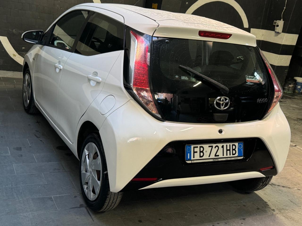 Toyota Aygo 1.0 VVT-i 69 CV 5 porte x-black Tss