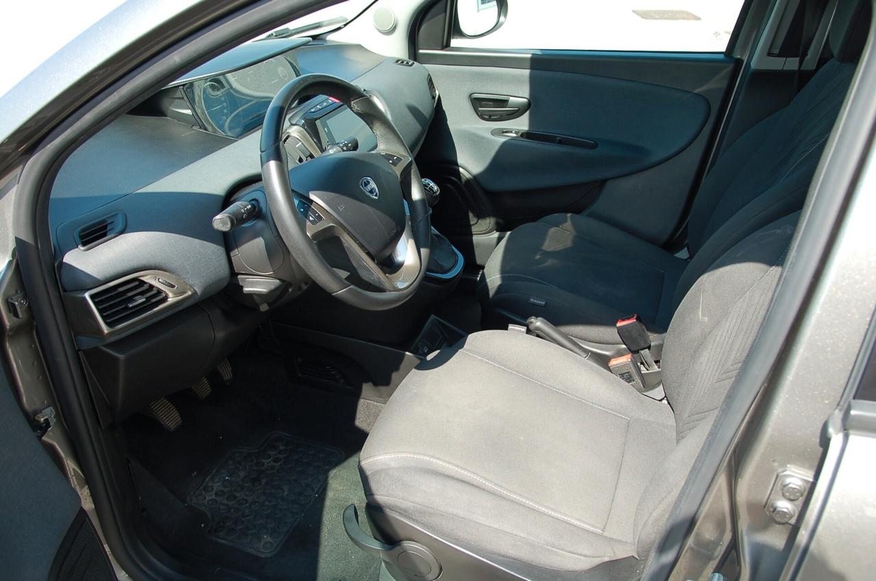 Lancia Ypsilon 1.0 FireFly 5 porte S&S Hybrid Gold Plus