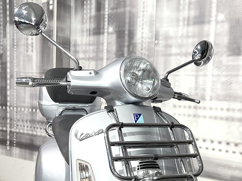 Piaggio Vespa GTS 250
