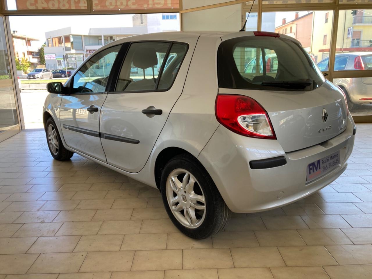 Renault Clio 1200 16 v benzina più gpl e neopatentati