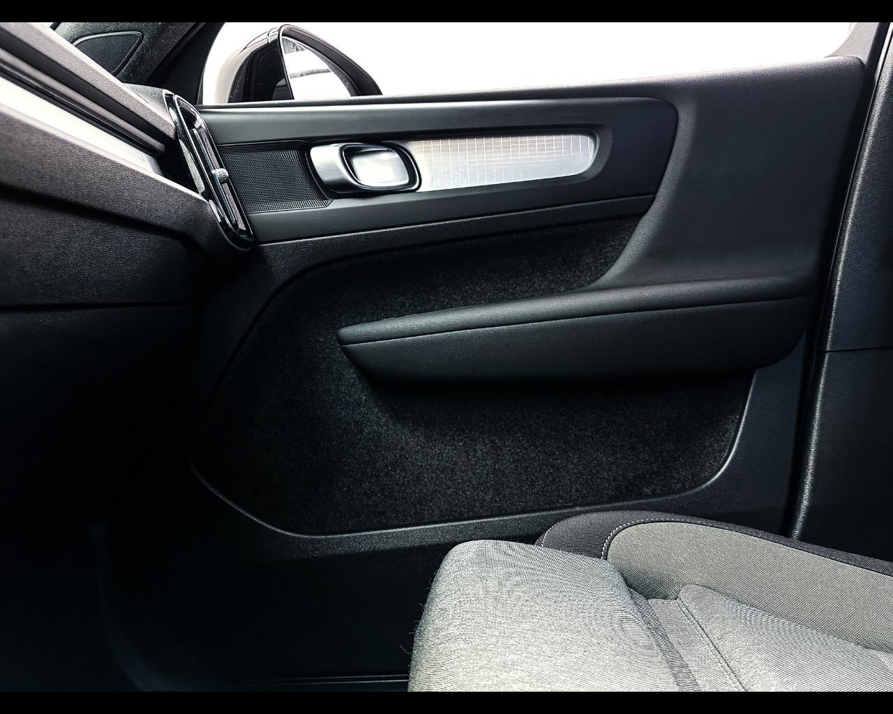 VOLVO XC40 (2017-->) - XC40 B3 automatico Core