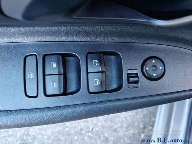 HYUNDAI - i20 - 1.2 5p. Connectline