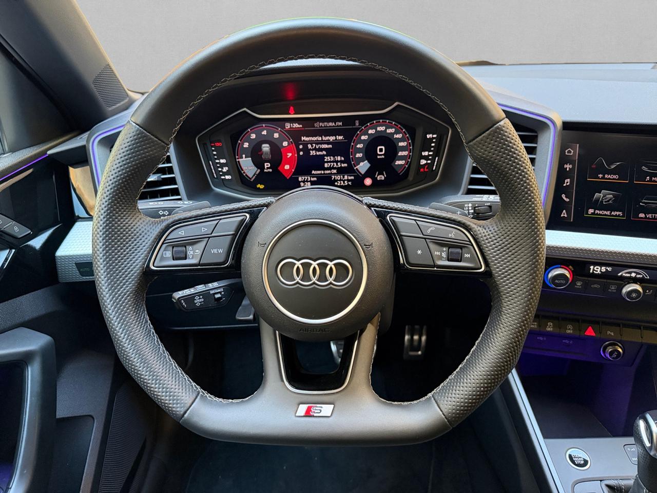 Audi A1 Sportback 40 2.0 tfsi Identity Black 207cv S-Tronic S-Line
