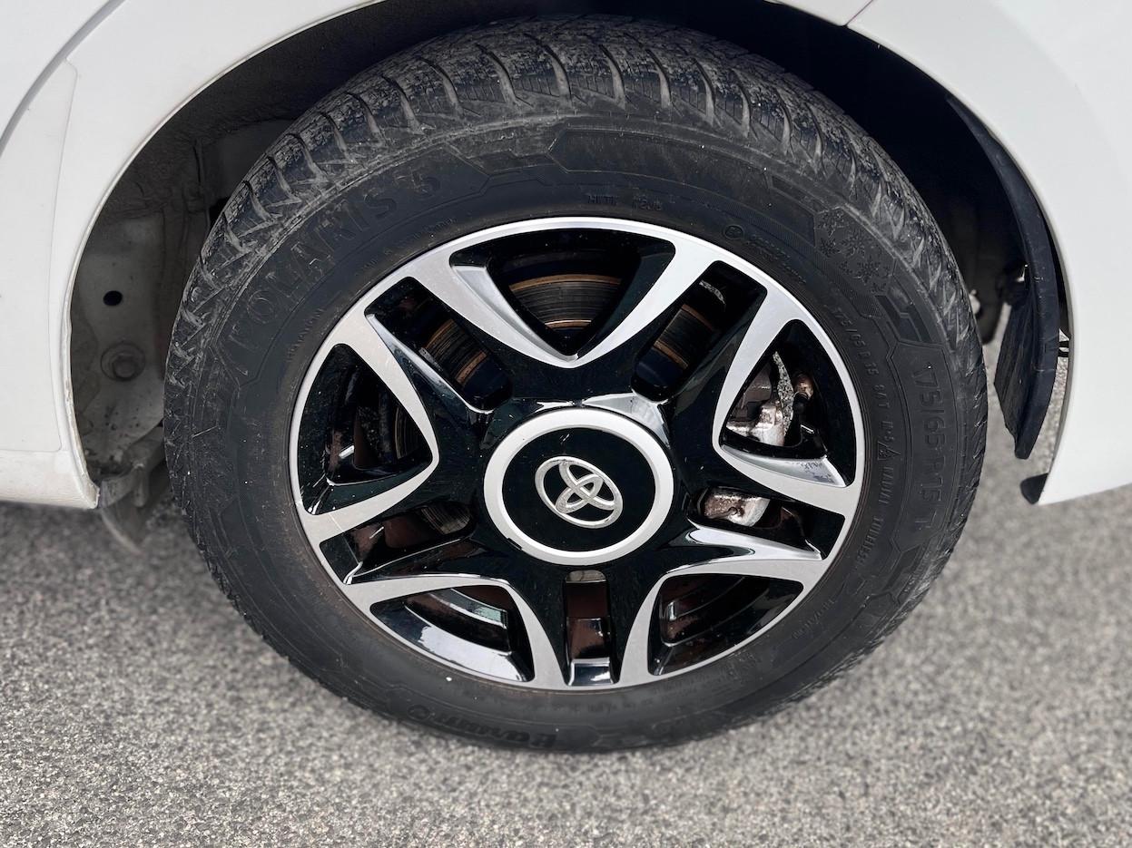 Toyota Yaris 1.5 Hybrid 75CV E6 Automatica - 2015