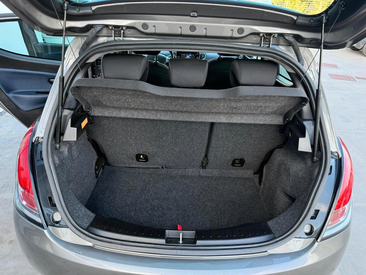 Lancia Ypsilon 1.0 FireFly 5 porte S&S Hybrid Gold Plus