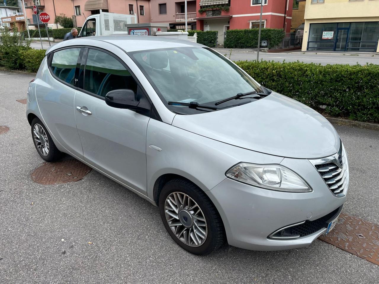 Lancia Ypsilon 1.2 69 CV 5 porte S&S Platinum