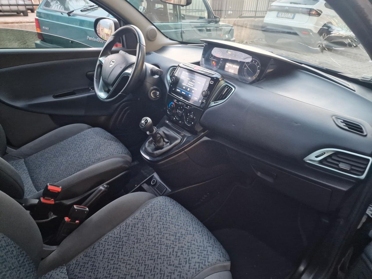 Lancia Ypsilon 1.0 FireFly 5 porte S&S Hybrid Alberta Ferretti