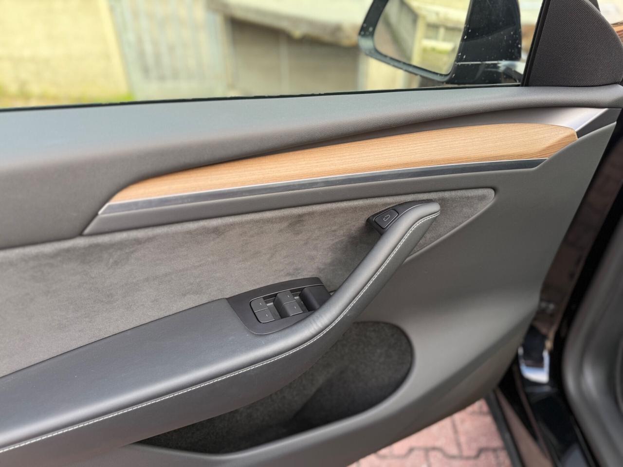 Tesla Model Y Dual Motor Long Range AWD