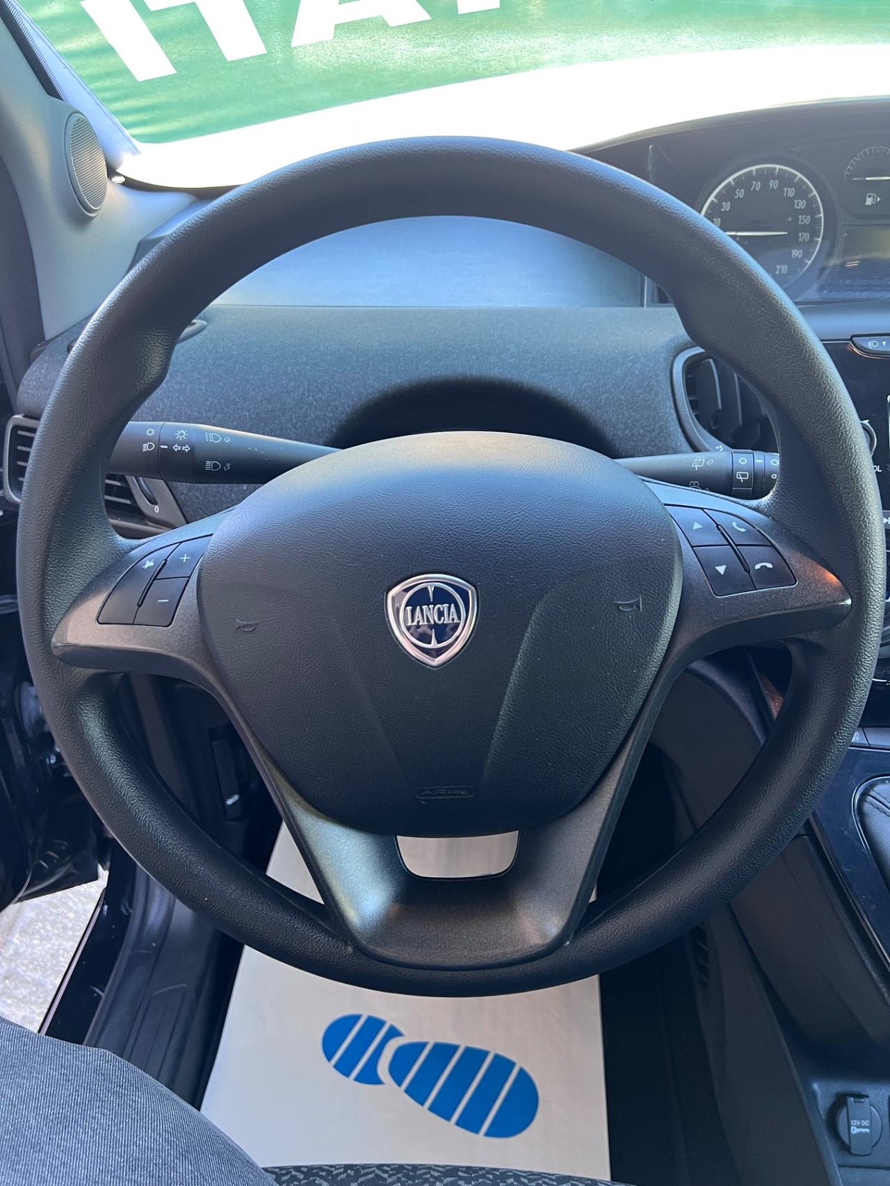 Lancia Ypsilon 1.0 FireFly 5 porte S&S Hybrid Ecochic Silver