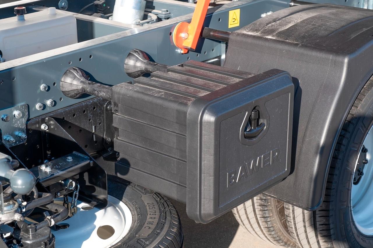 ISUZU M21 TT passo E A/C – Rib. 3 Lati TITAN