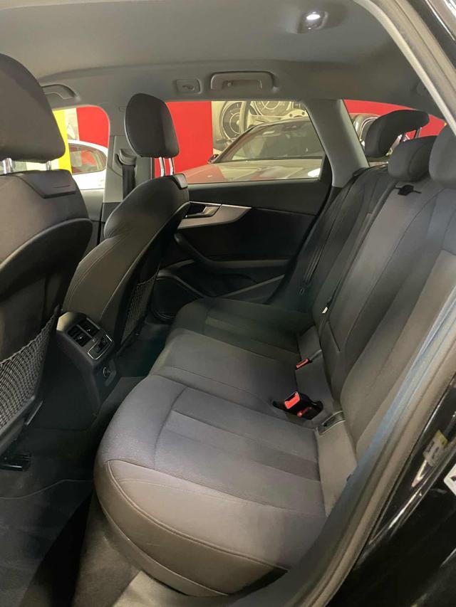 AUDI A4 Avant 2.0 TDI 150 CV Design*LED/NAVI/PDC*