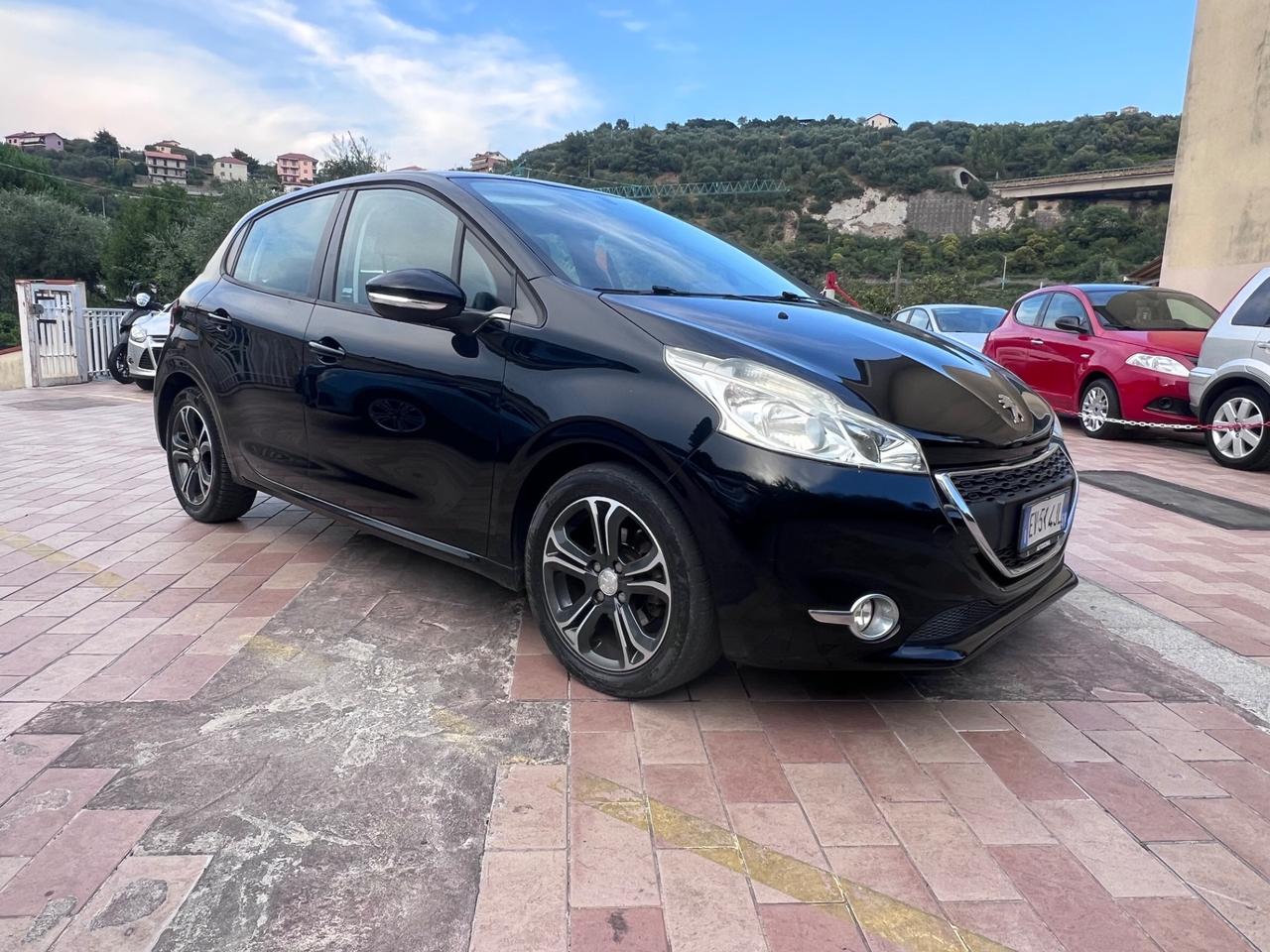 Peugeot 208 1.4 HDi 68 CV 5 porte Allure