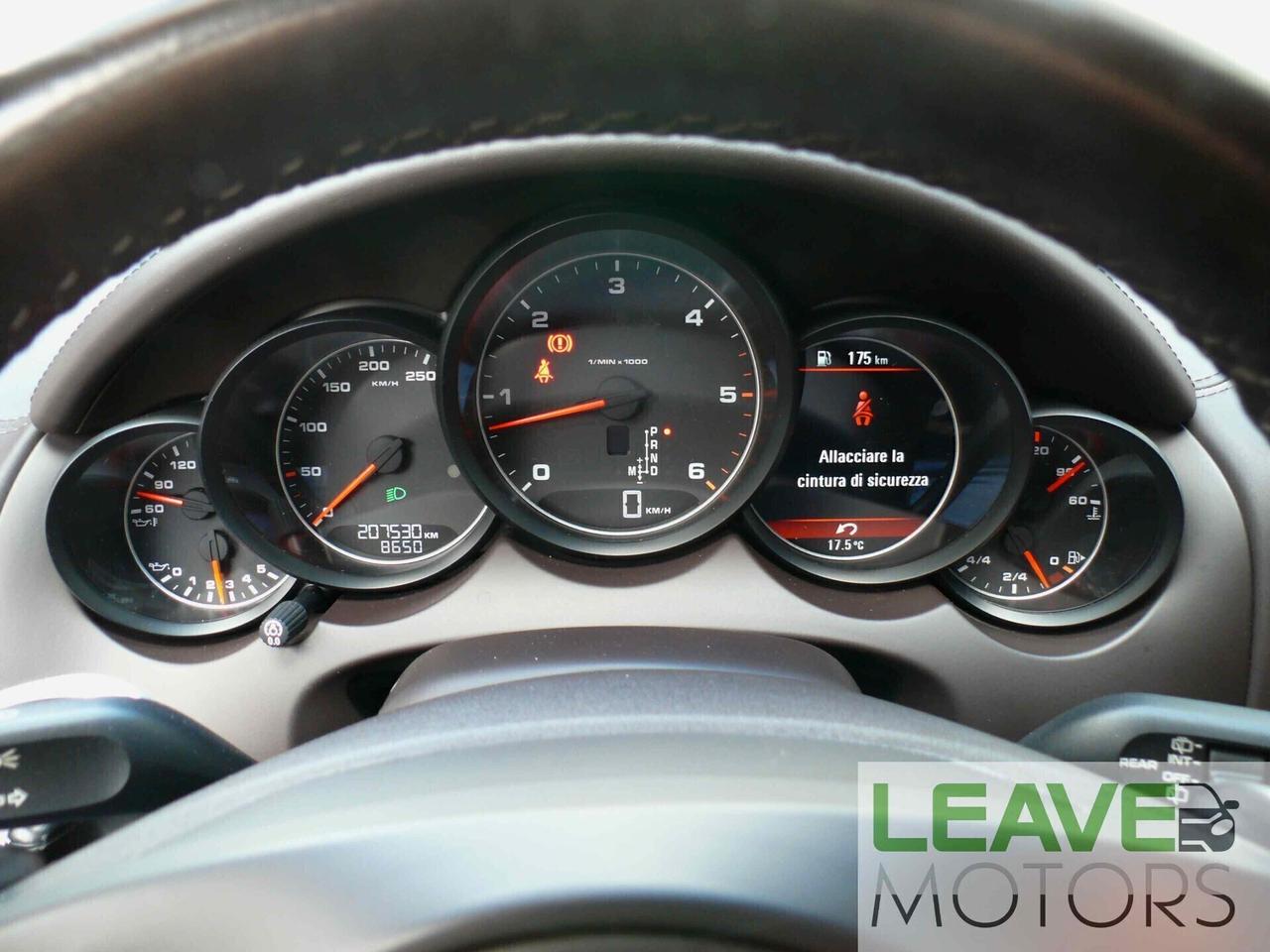 Porsche Cayenne 3.0 Diesel (M1401)