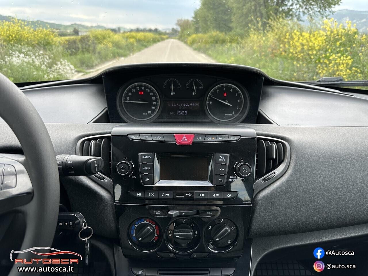 Lancia Ypsilon 1.0 FireFly 5 porte S&S Hybrid Ecochic Silver