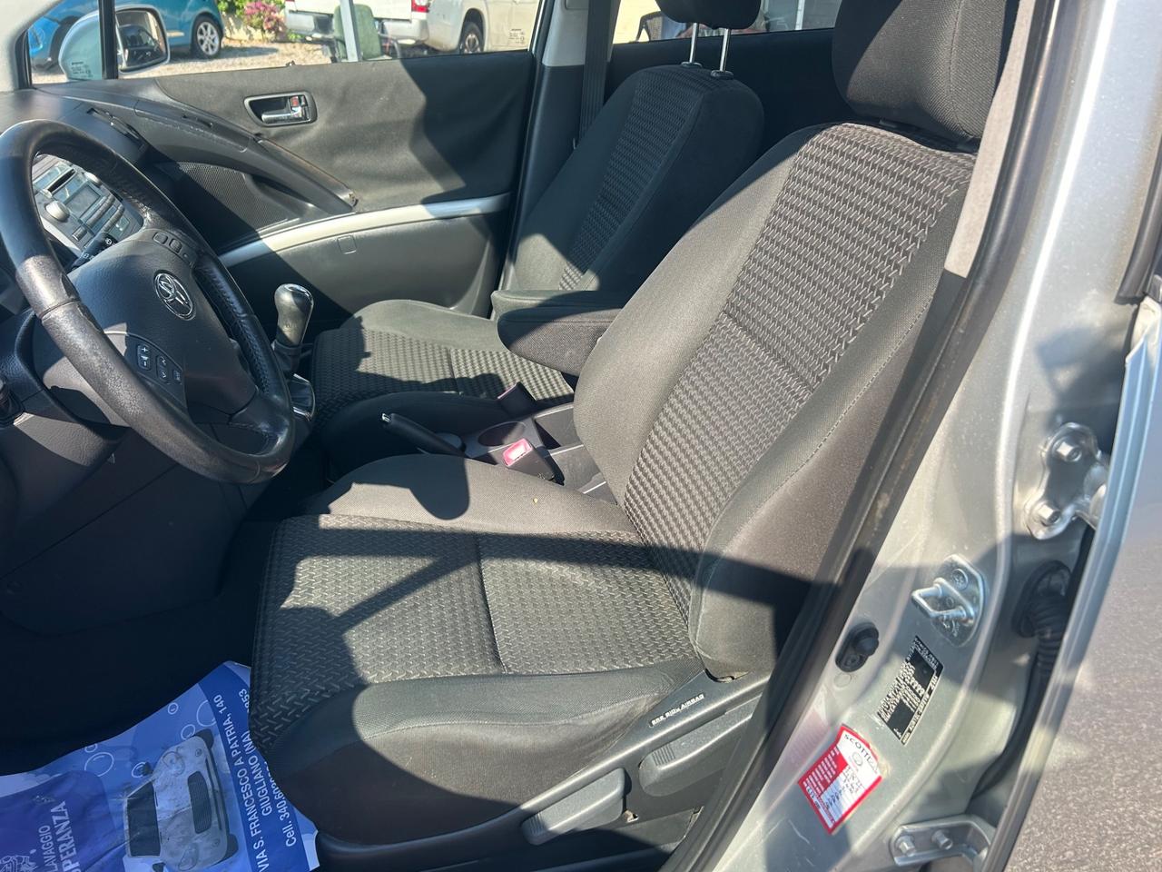Toyota Corolla Verso 2.2 16V D-4D DPF Luna 7pti