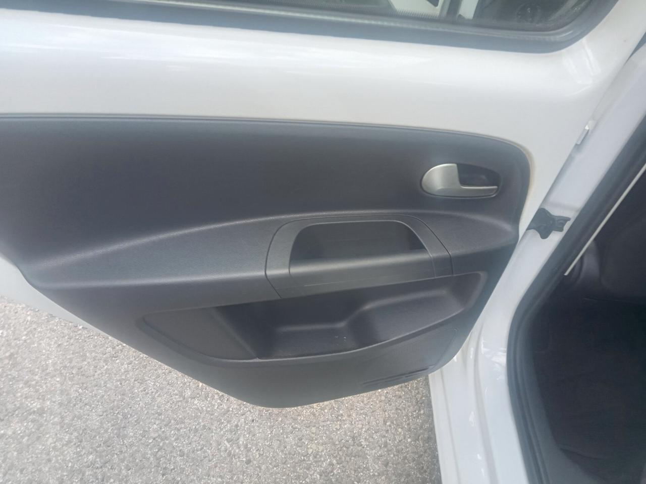 Volkswagen up! 1.0 75 CV 5p. Cambio automatico OK Neopatentati