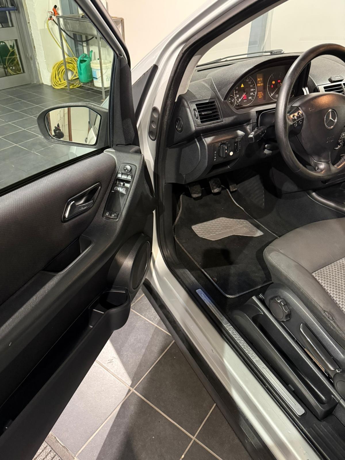 Mercedes A 160 CDI - NEOPATENTATI