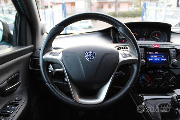 Lancia Ypsilon 1.0 69cv firefly hybrid gold