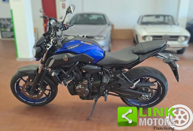 YAMAHA MT-07 .