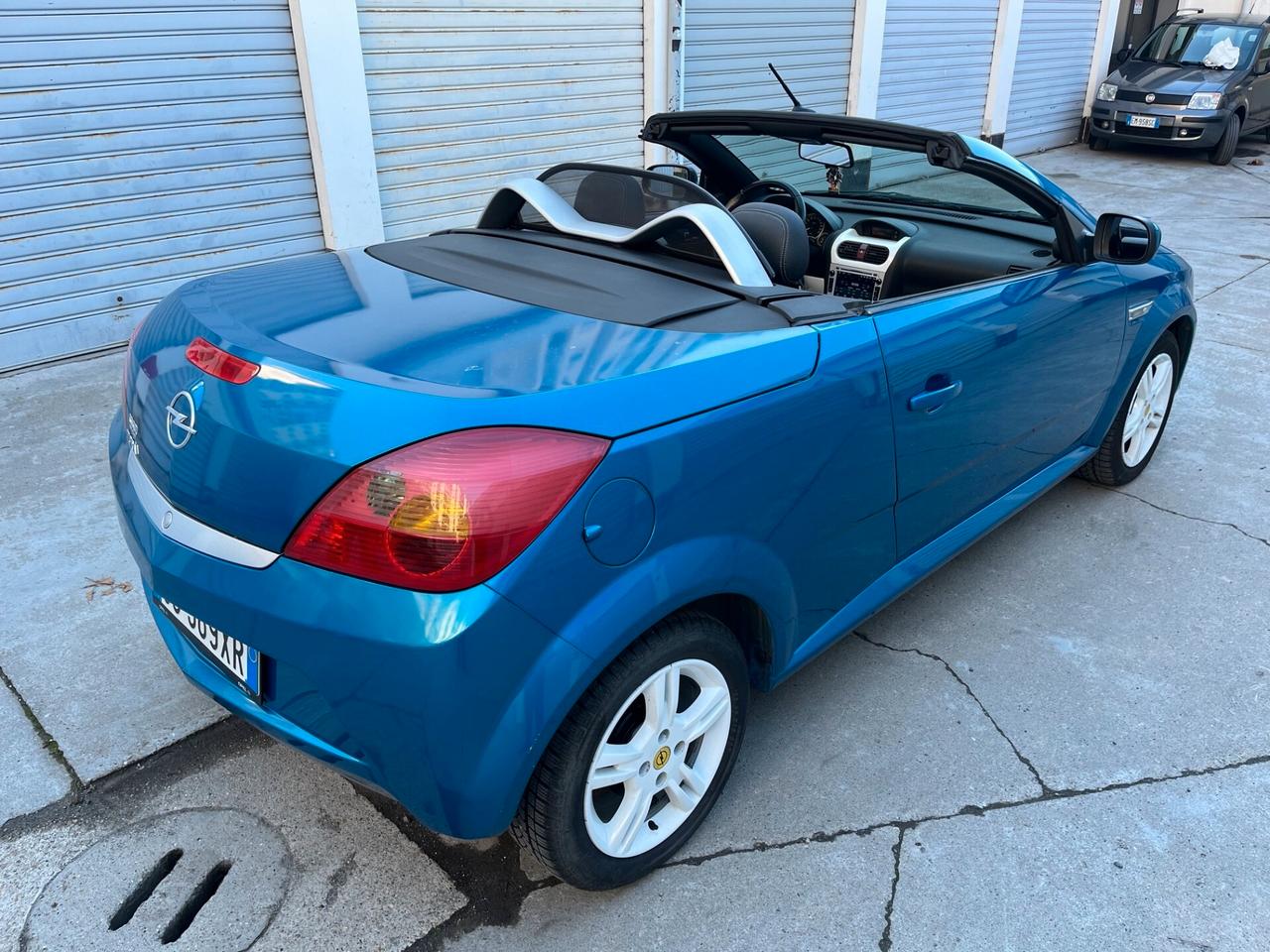 Opel Tigra TwinTop 1.4 16V Sport CABRIO