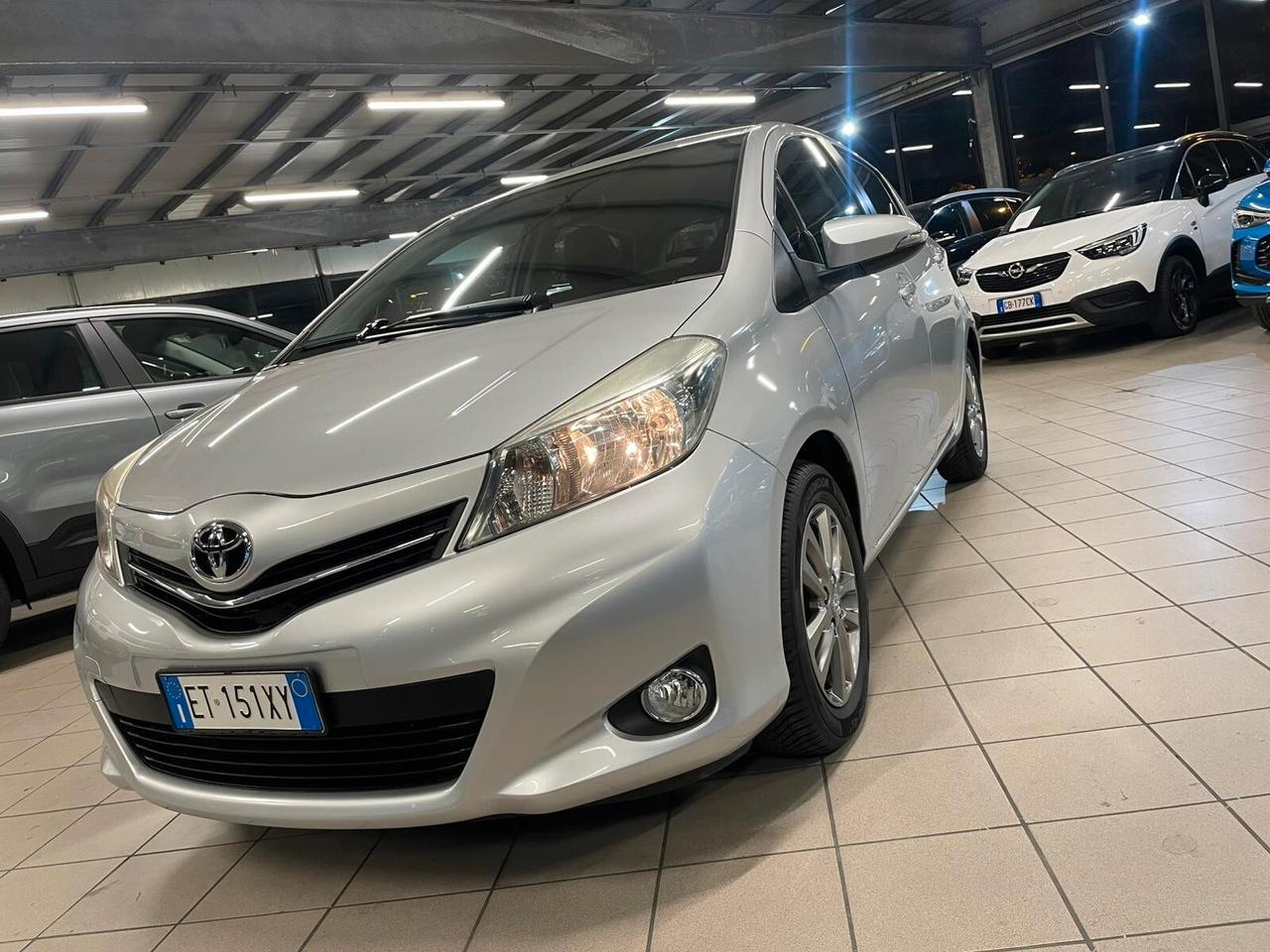 TOYOTA Yaris 3ª serie Yaris 1.0 5 porte Van Ac...