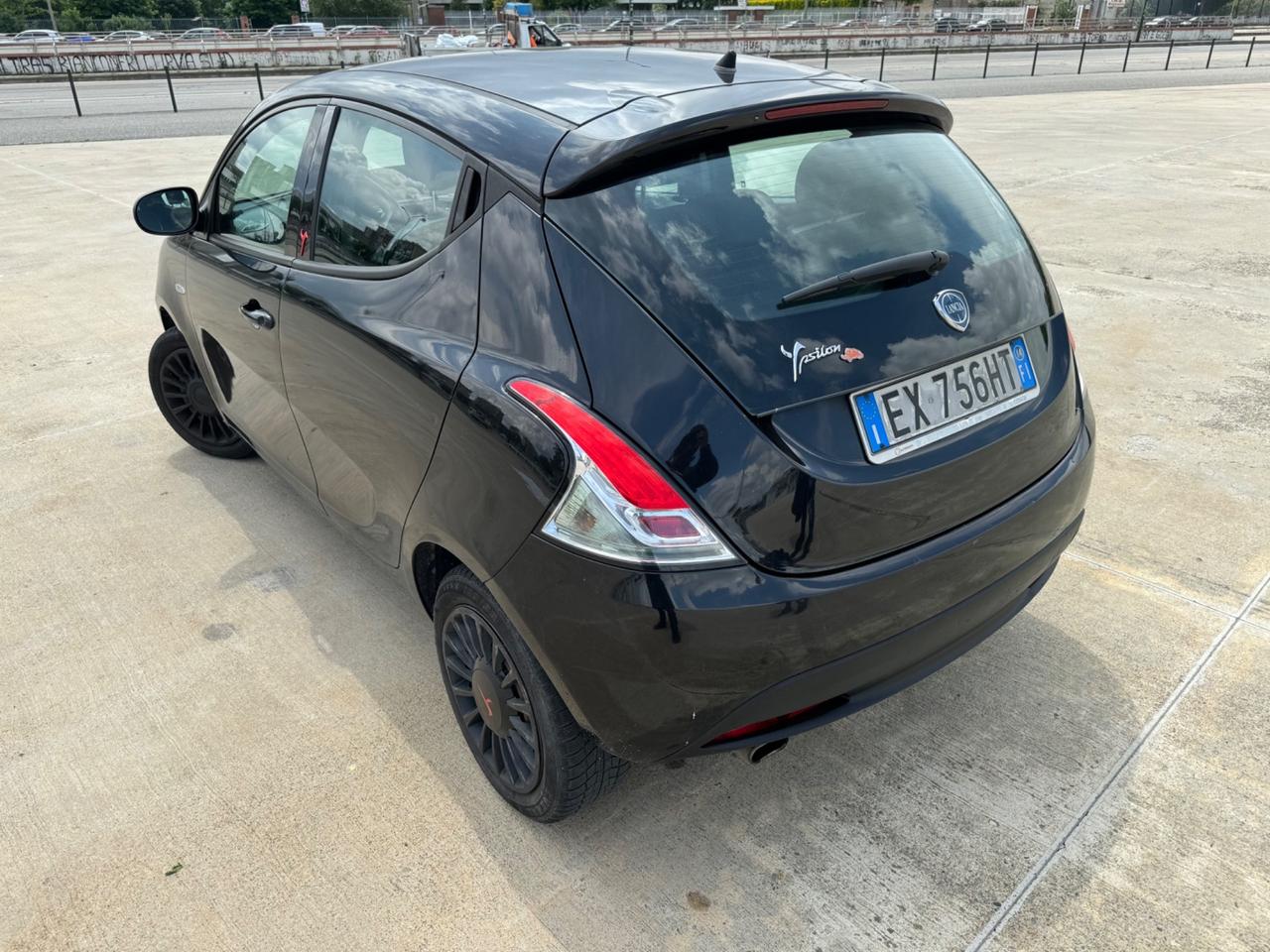 Lancia Ypsilon 1.2 69 CV 5 porte GPL Ecochic Silver