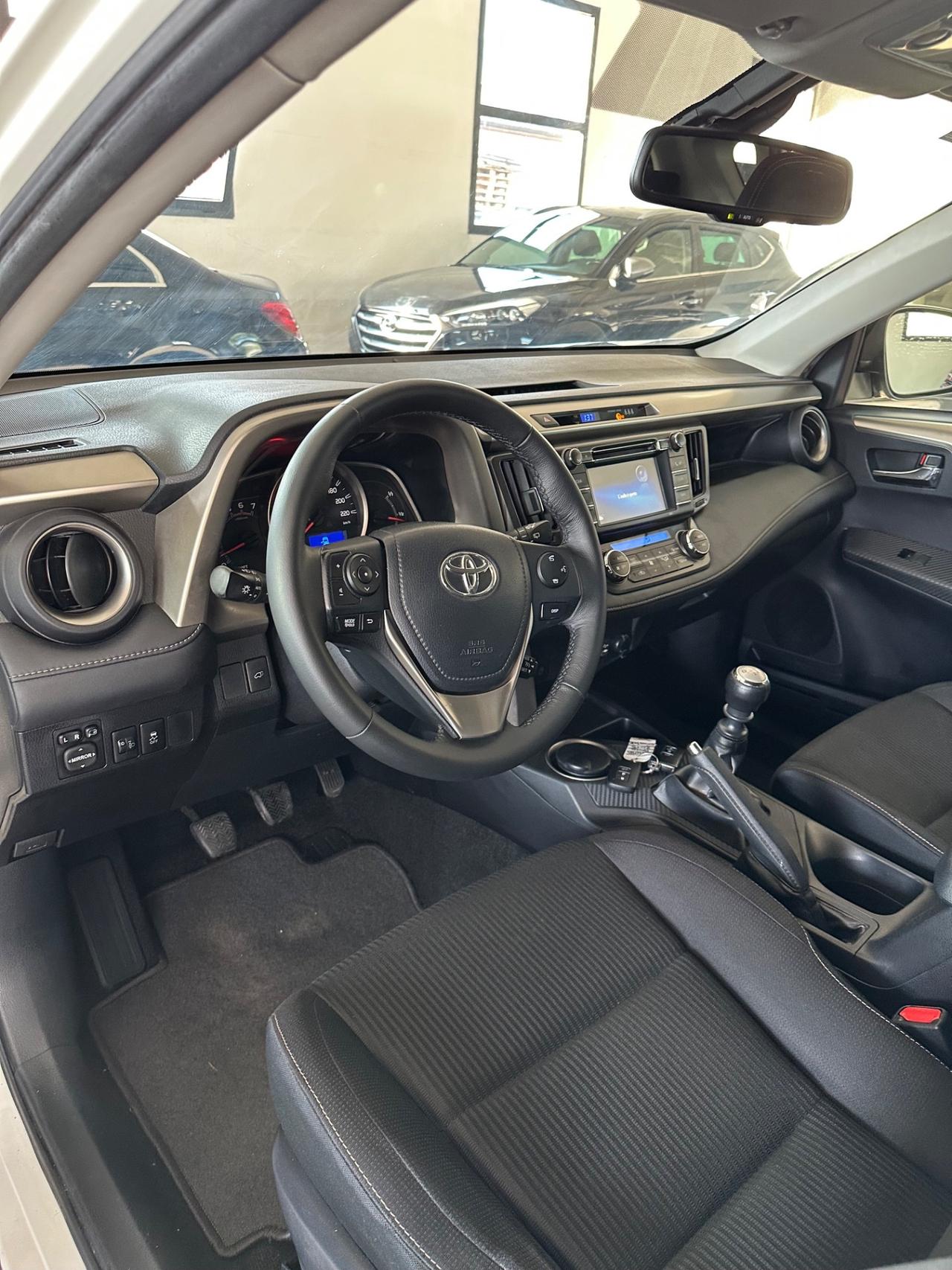 Toyota RAV 4 RAV4 2.0 D-4D 2WD Style White Ed.