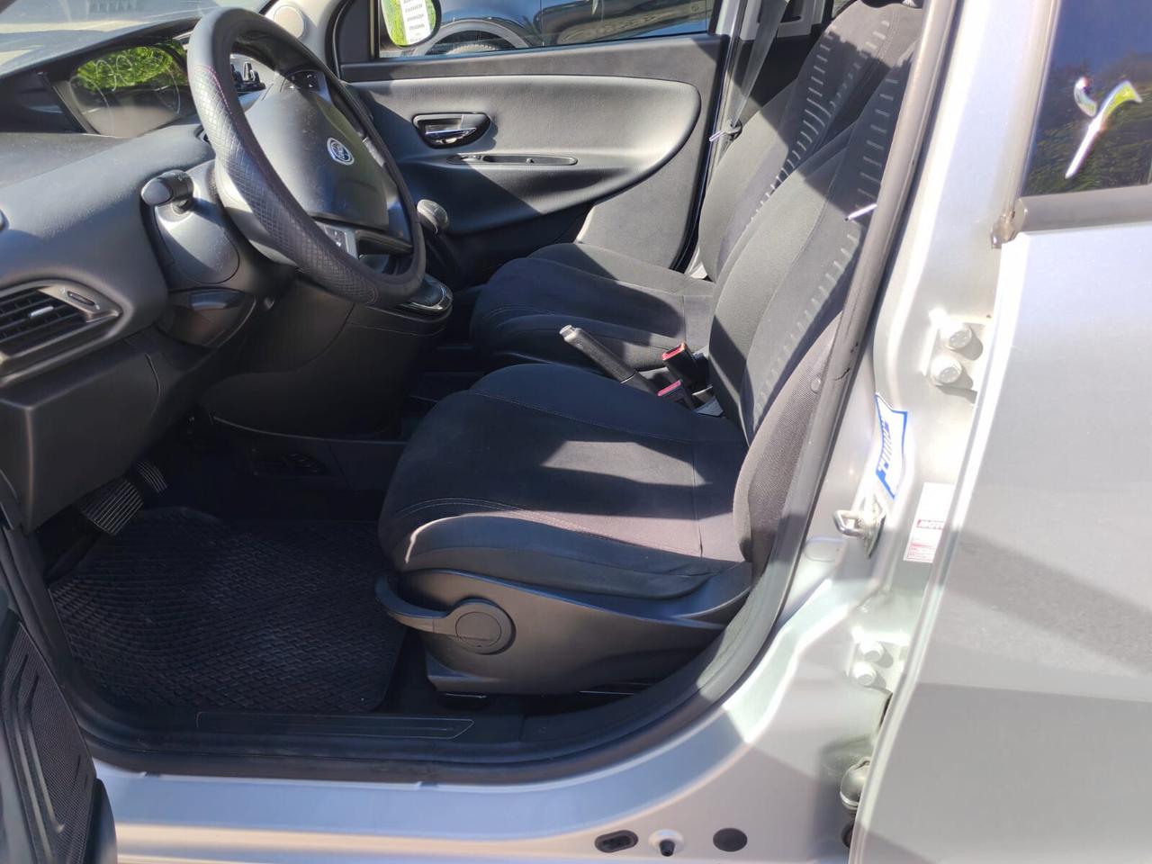 Lancia Ypsilon 0.9 TwinAir 85 CV 5 porte S&S DFN Platinum