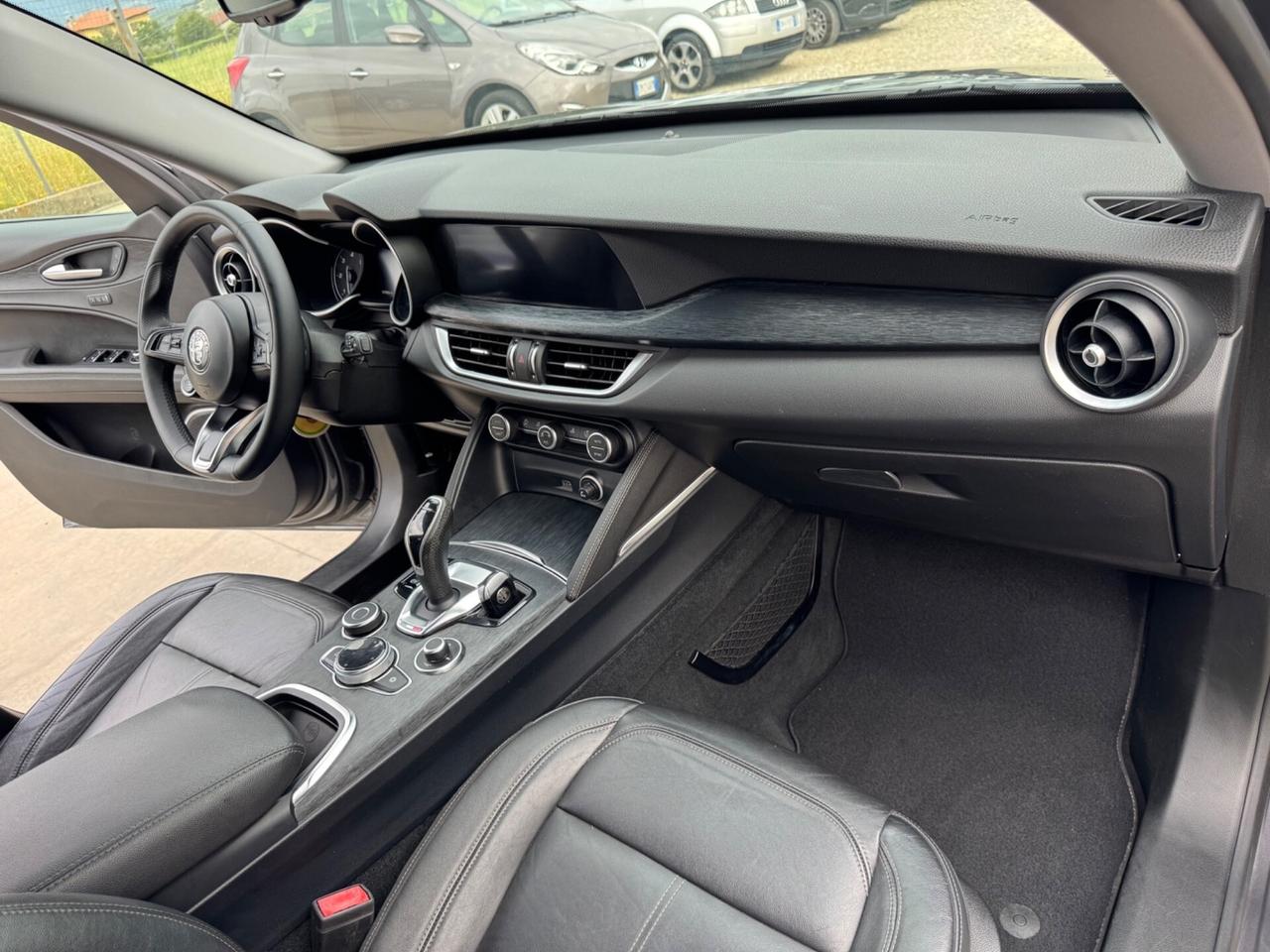 Alfa Romeo Stelvio 2.2 Turbodiesel 160 CV AT8 RWD